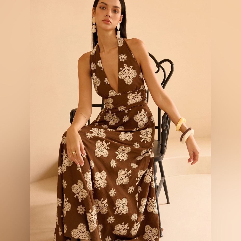 12 Floral Print Pocketed Halter Neck Maxi Dress - Picture 4 of 6